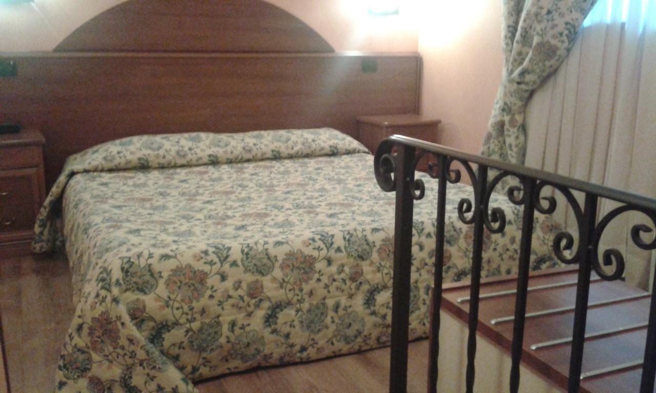Hotel Cristallo Cerreto Laghi Oda fotoğraf