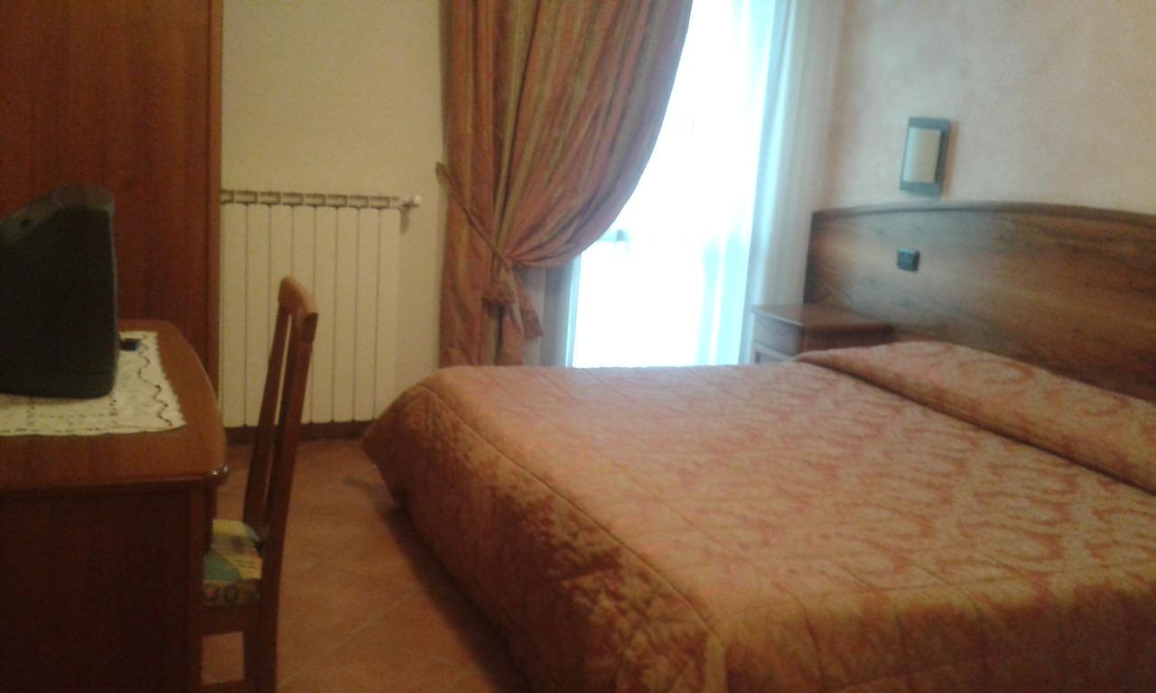 Hotel Cristallo Cerreto Laghi Oda fotoğraf