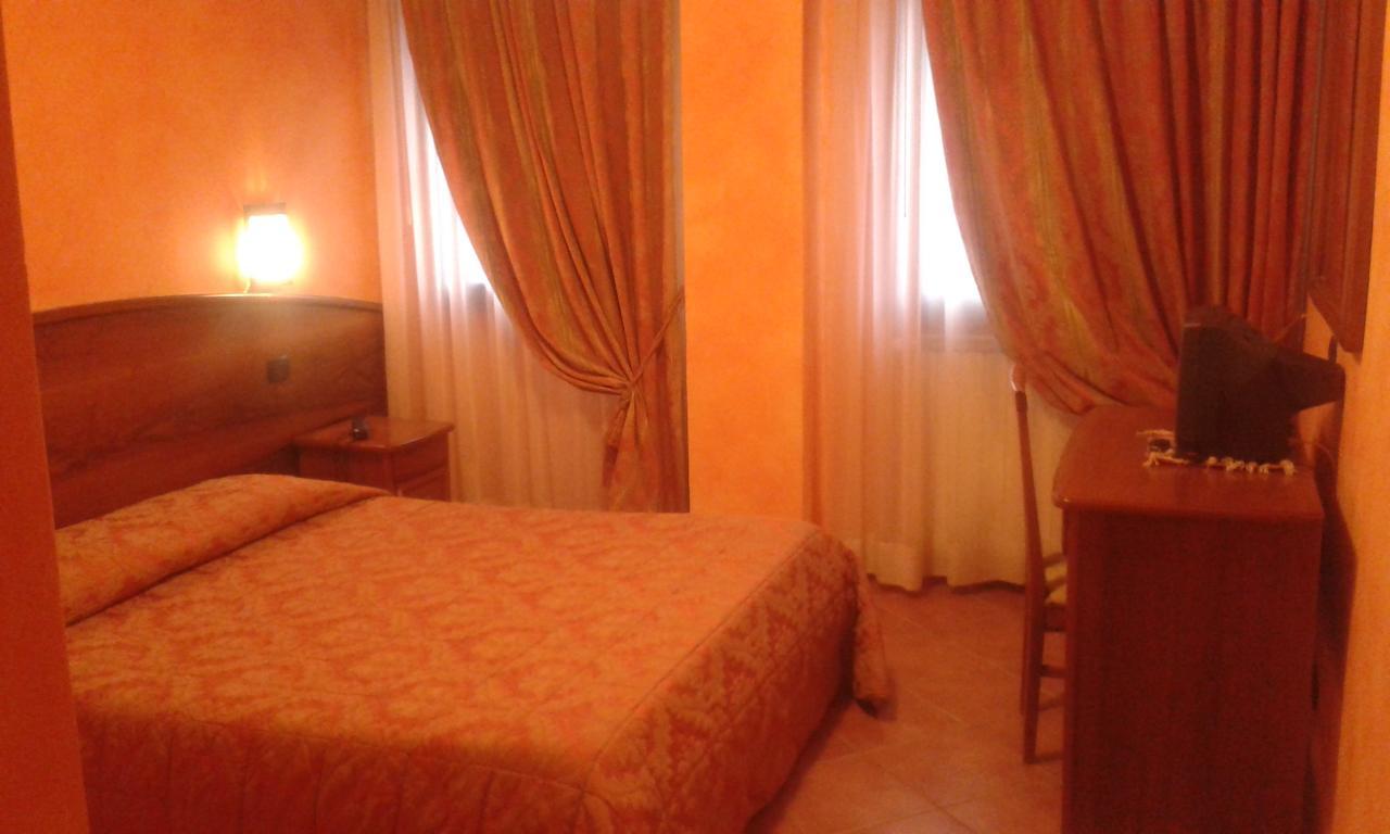 Hotel Cristallo Cerreto Laghi Oda fotoğraf